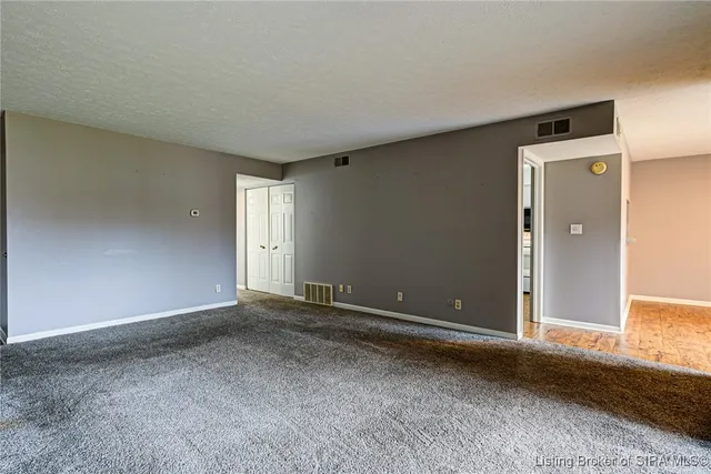 $159,900 | 3 Lakeshore Drive, Clarksville, IN 47129