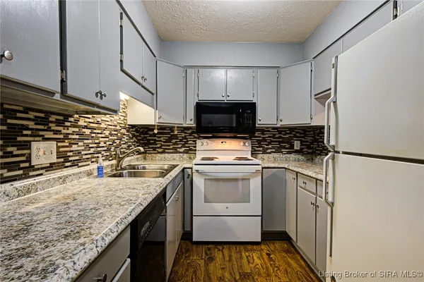 $150,000 | 3 Lakeshore Drive, Clarksville, IN 47129