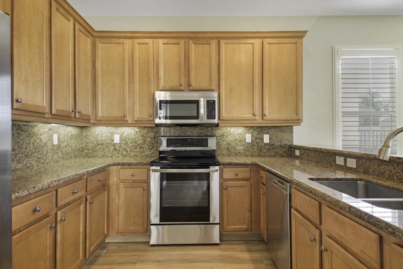 8895 Chestnut Ridge Way Boynton Beach, FL 33473 - Photo 5 of 49 Granite Countertops