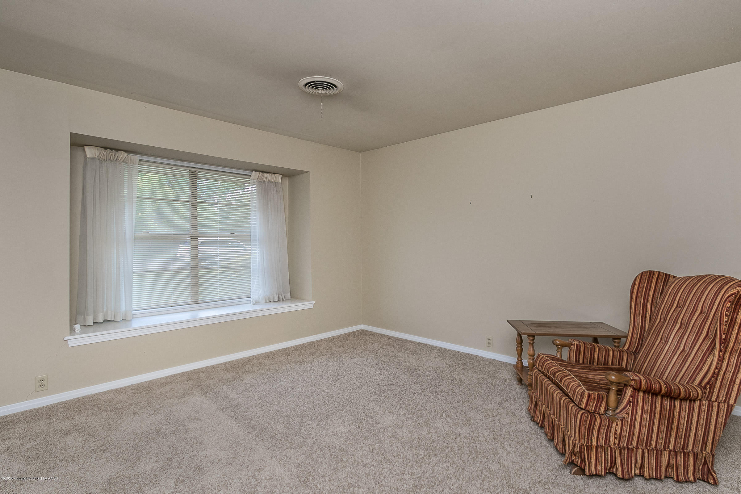 2822 Lloyd Drive Amarillo, TX 79110 - Photo 3 of 24 Front Living Room