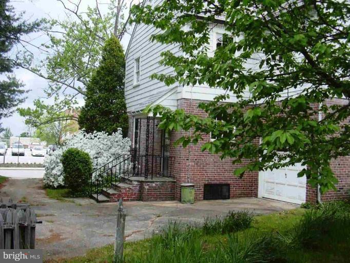 903 Pemberton Road Baltimore, MD 21212 - Photo 5 of 5 a view of house with a yard