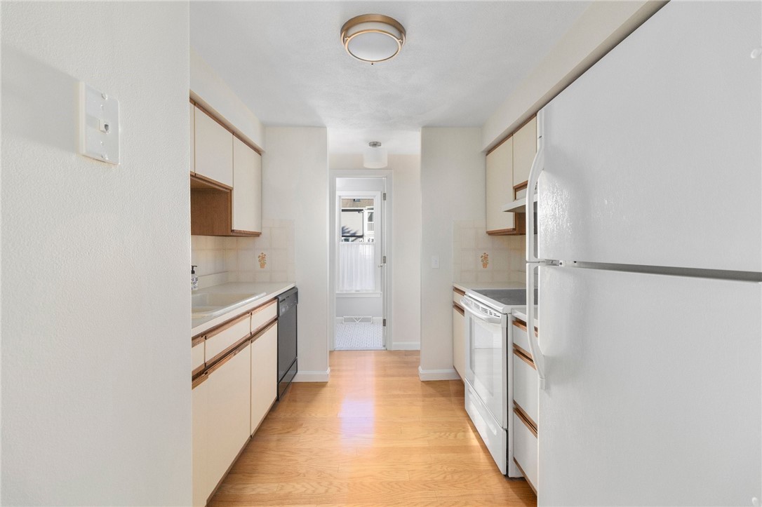 161 West Shore Road, Unit B4 Warwick, RI 02889 - Photo 9 of 24