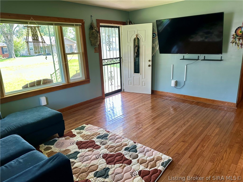 230 Hendricks Street Madison, IN 47250 - Photo 4 of 17 Living Room