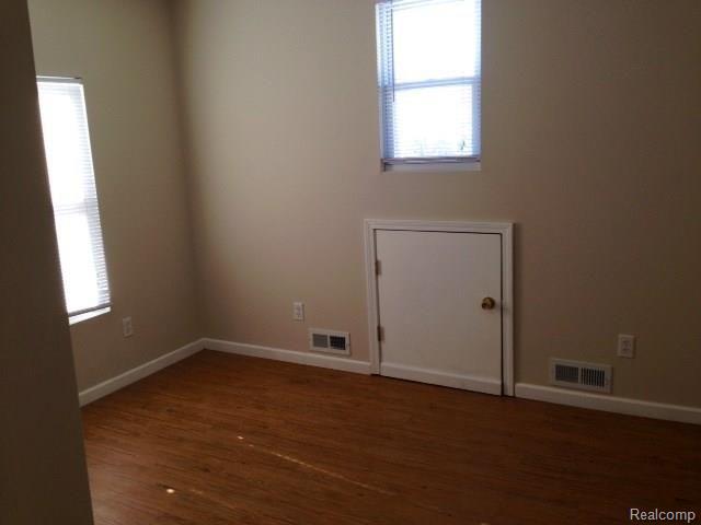 24214 Middlebelt Road New Boston, MI 48164 - Photo 8 of 15 image_3.jpg