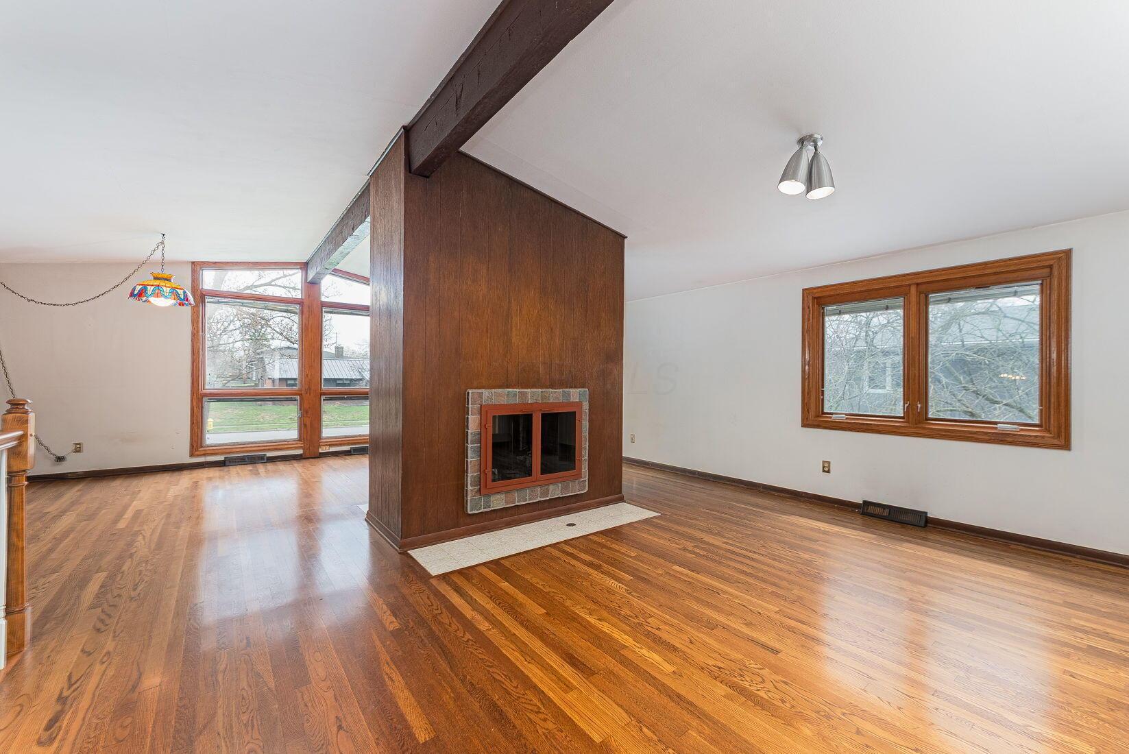 4161 Winfield Road Columbus, OH 43220 - Photo 7 of 39 Living Room