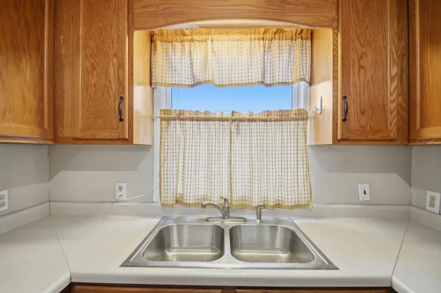 $184,000 | 1918 7th Avenue Northeast, Austin, MN 55912