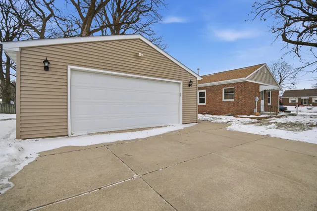 $184,000 | 1918 7th Avenue Northeast, Austin, MN 55912