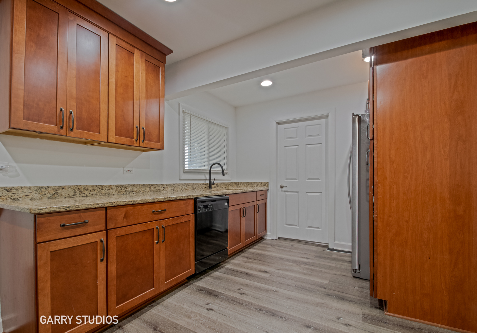 730 Ashley Court Hoffman Estates, IL 60169 - Photo 7 of 32