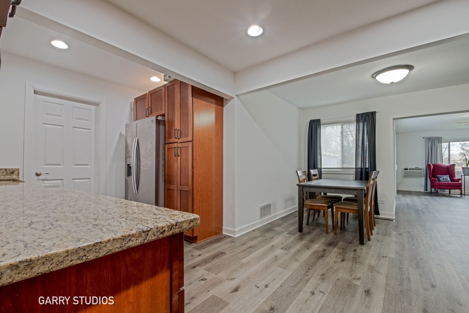 730 Ashley Court Hoffman Estates, IL 60169 - Photo 10 of 32