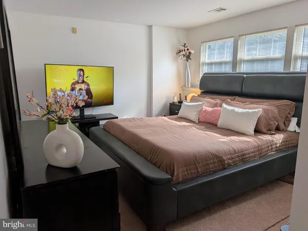 $290,000 | 4240 Applegate Lane, Unit 5, Suitland, MD 20746