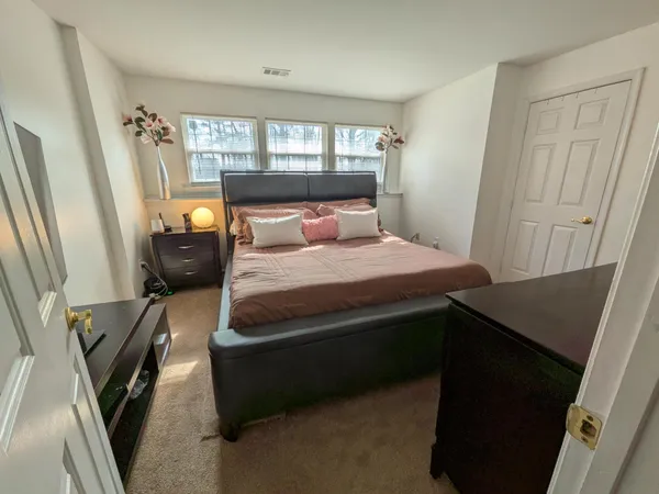 $290,000 | 4240 Applegate Lane, Unit 5, Suitland, MD 20746