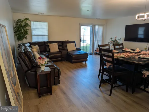 $290,000 | 4240 Applegate Lane, Unit 5, Suitland, MD 20746