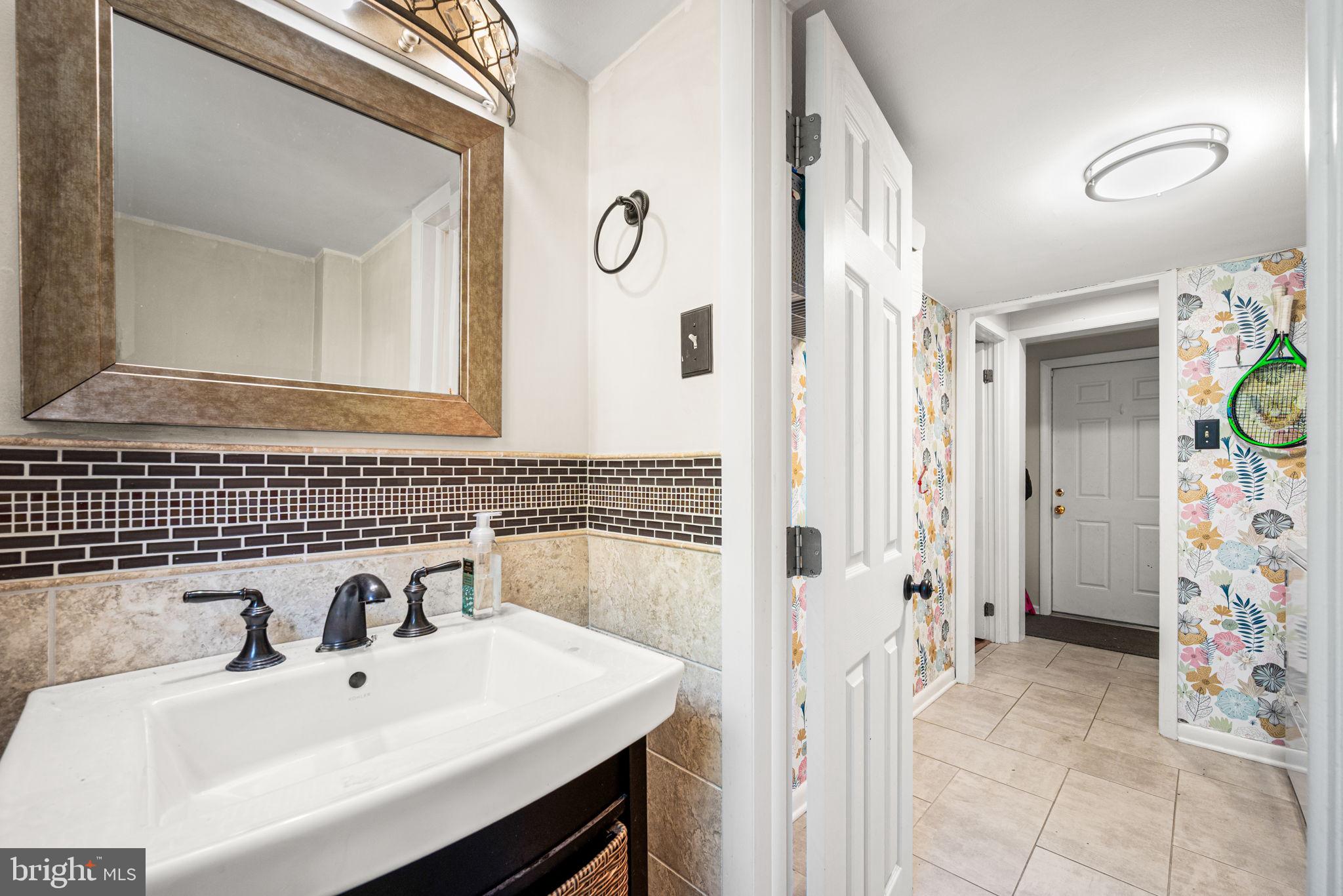 416 Yorkshire Road Bryn Mawr, PA 19010 - Photo 15 of 33 Powder Room LL