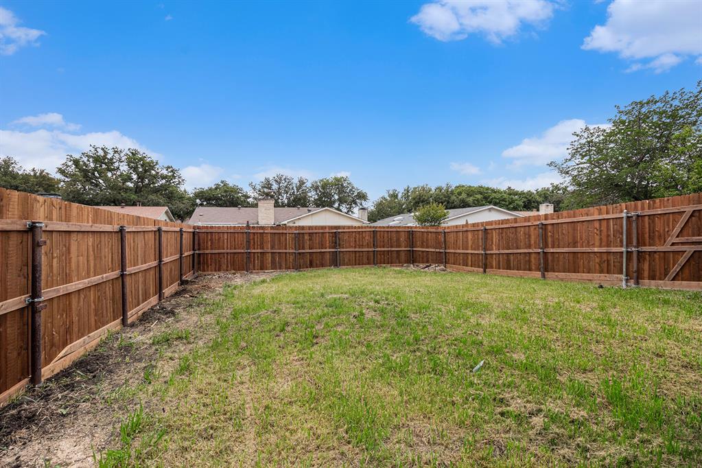 1814 Addington Drive Carrollton, TX 75007 - Photo 23 of 24 View of yard