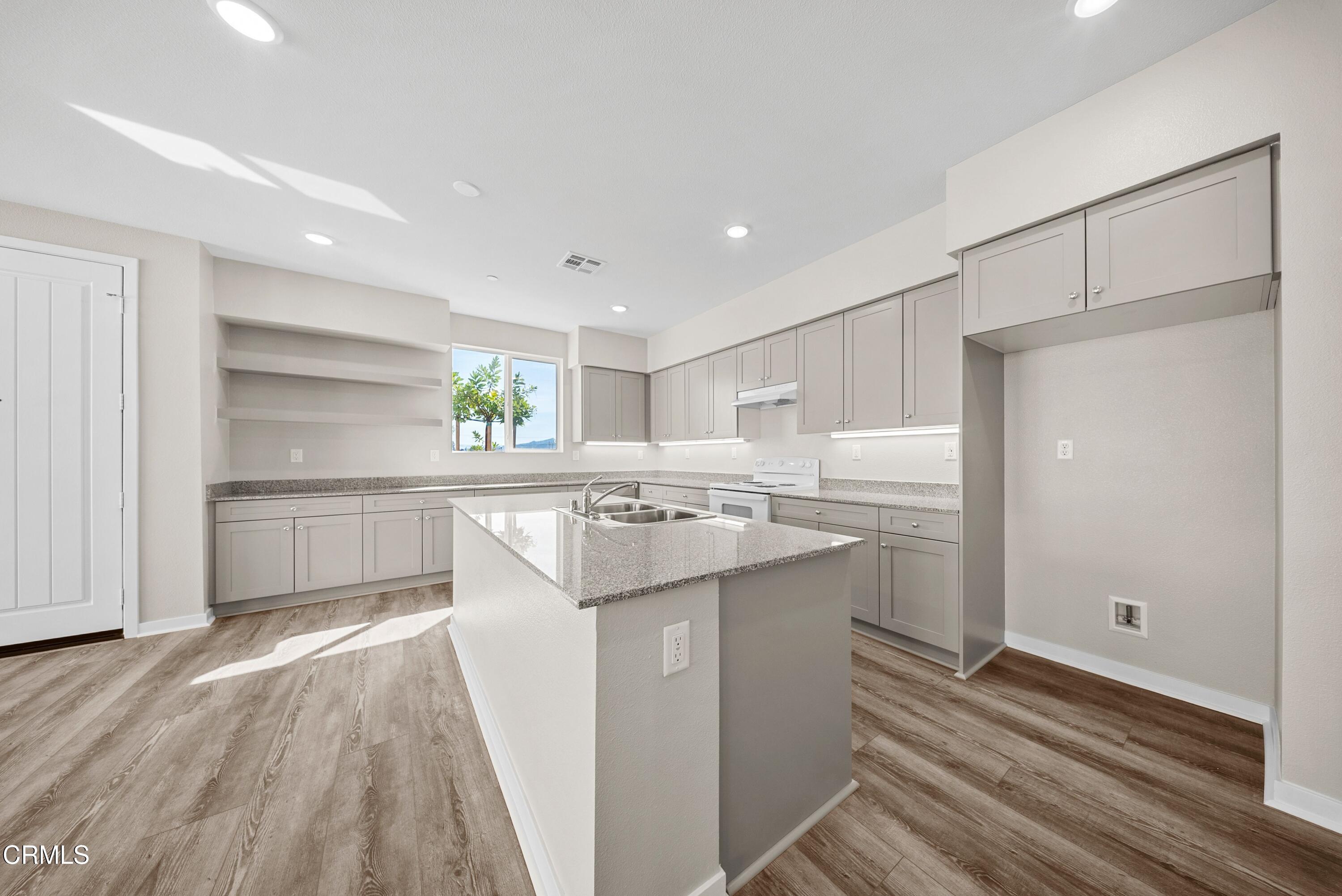 335 Grapefruit Lane Piru, CA 93040 - Photo 8 of 30 iJ2KbX6Q