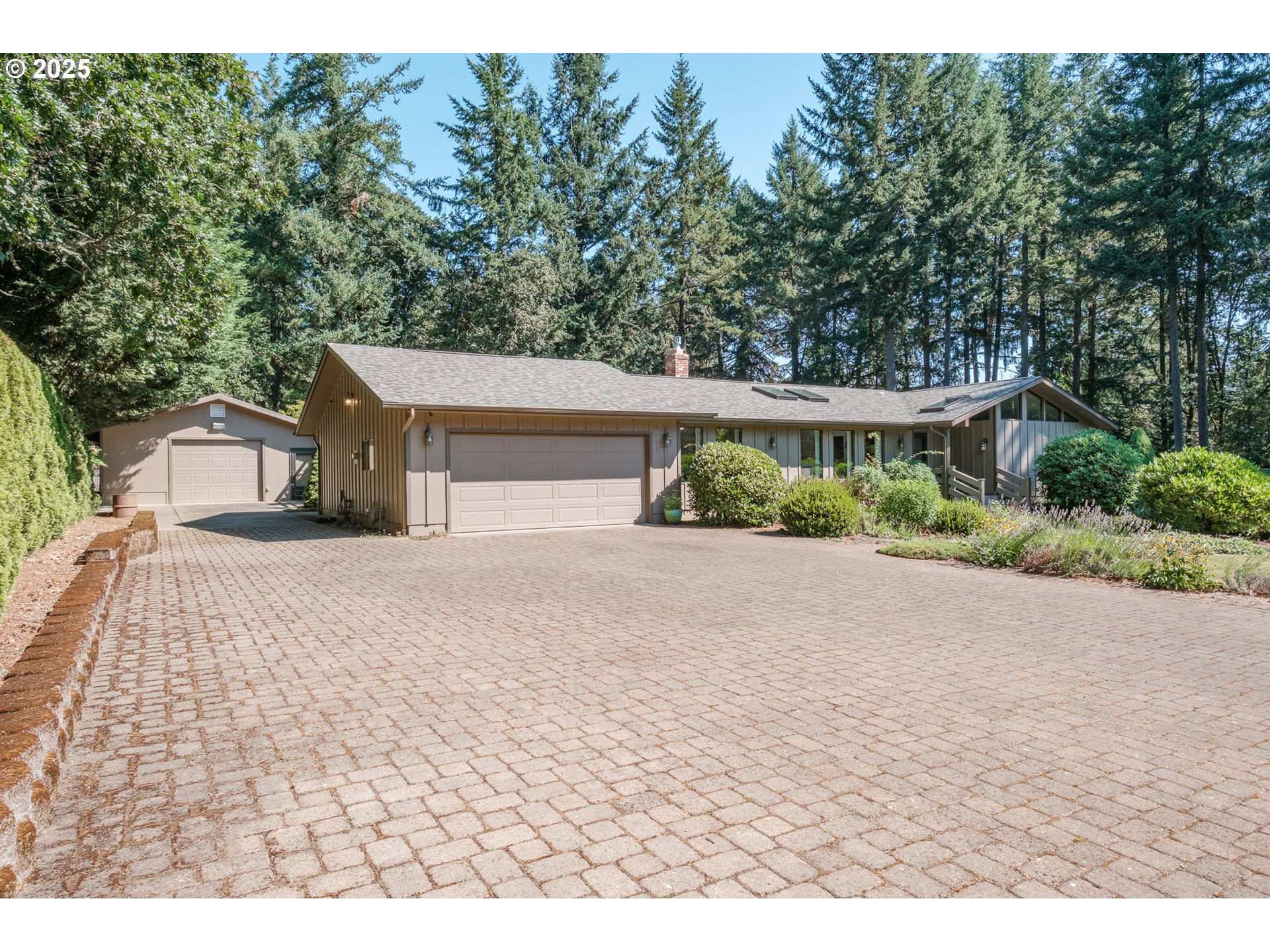 2941 Inland Drive South Salem, OR 97302 - Photo 2 of 40 Driveway