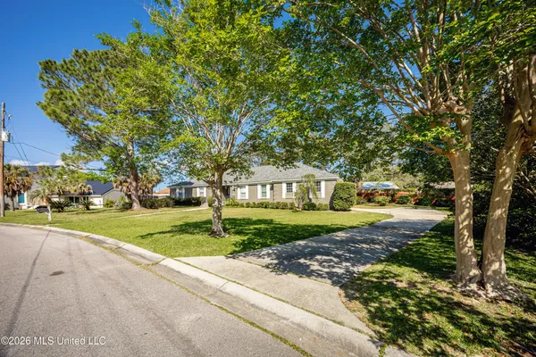 $399,900 | 424 Alicia Drive, Biloxi, MS 39531