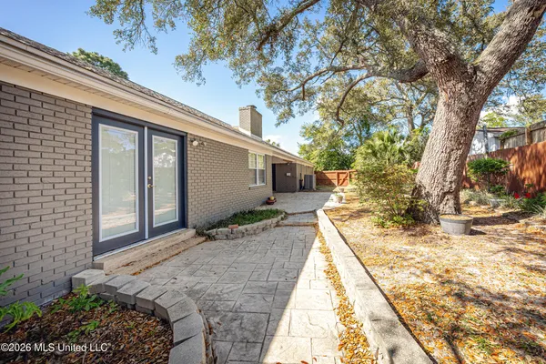$399,900 | 424 Alicia Drive, Biloxi, MS 39531