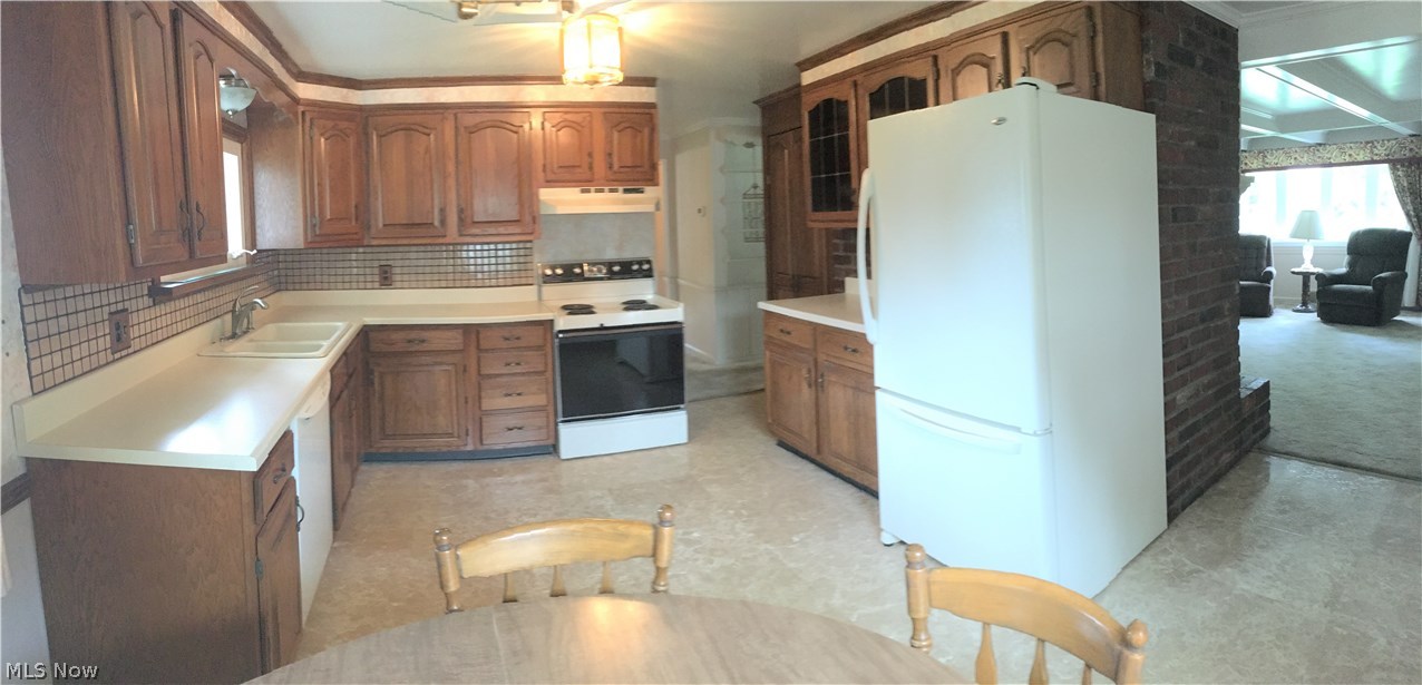 2601 Ridgedale Avenue Northwest Canton, OH 44708 - Photo 6 of 24 Large eat-in kitchen. Appliances convey.