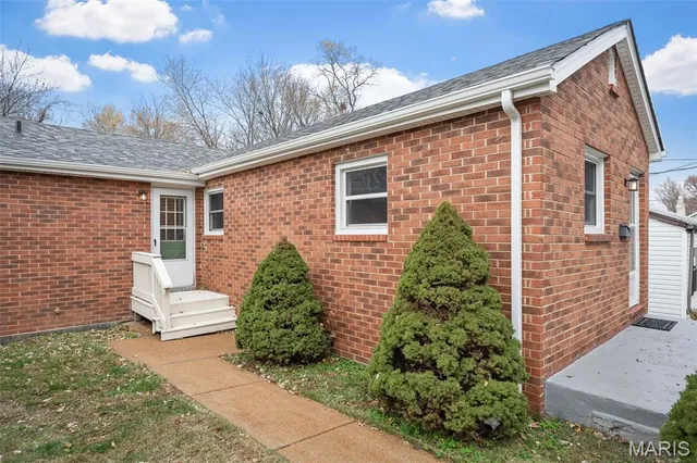 $179,000 | 2509 Spencer Avenue, Overland, MO 63114