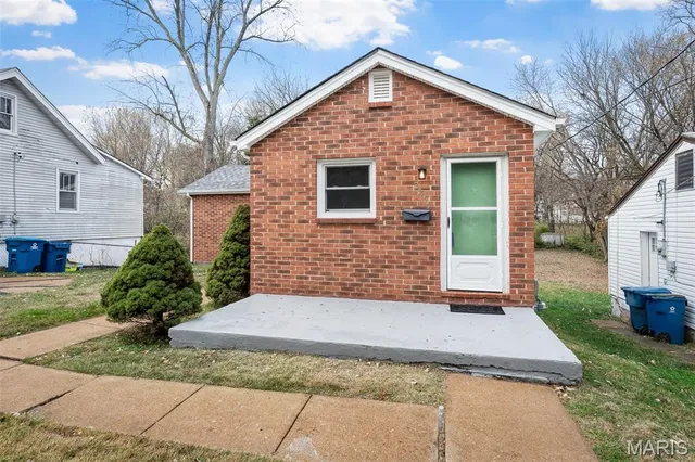 $179,000 | 2509 Spencer Avenue, Overland, MO 63114