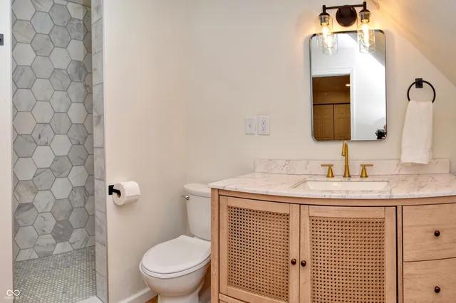 $299,000 | 835 North Woodland Circle, Bloomfield, IN 47424