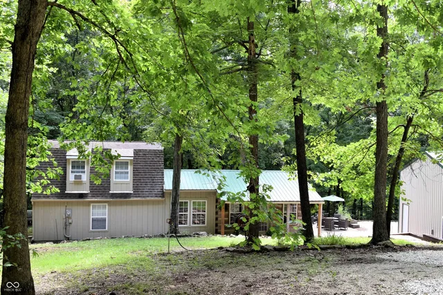 $299,000 | 835 North Woodland Circle, Bloomfield, IN 47424