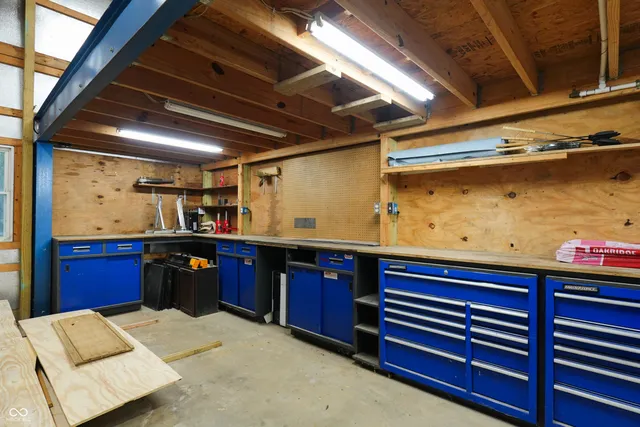 $299,000 | 835 North Woodland Circle, Bloomfield, IN 47424