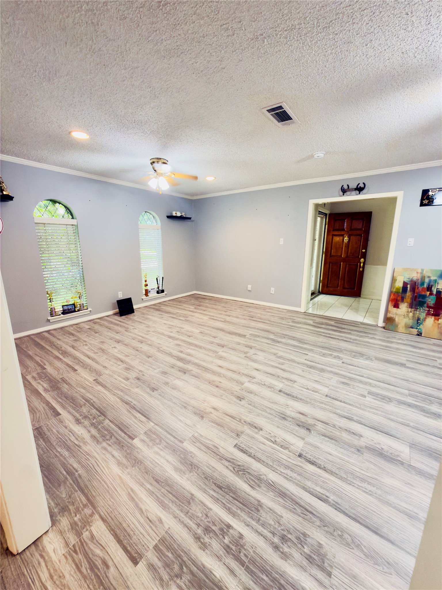 4804 Country Club View Baytown, TX 77521 - Photo 9 of 38 Formal Living Room