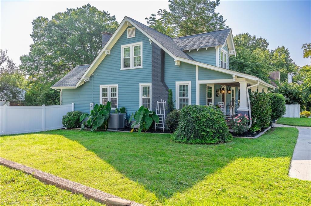 834 Howard Place High Point, NC 27262 - Photo 4 of 39 Gallery Image 4