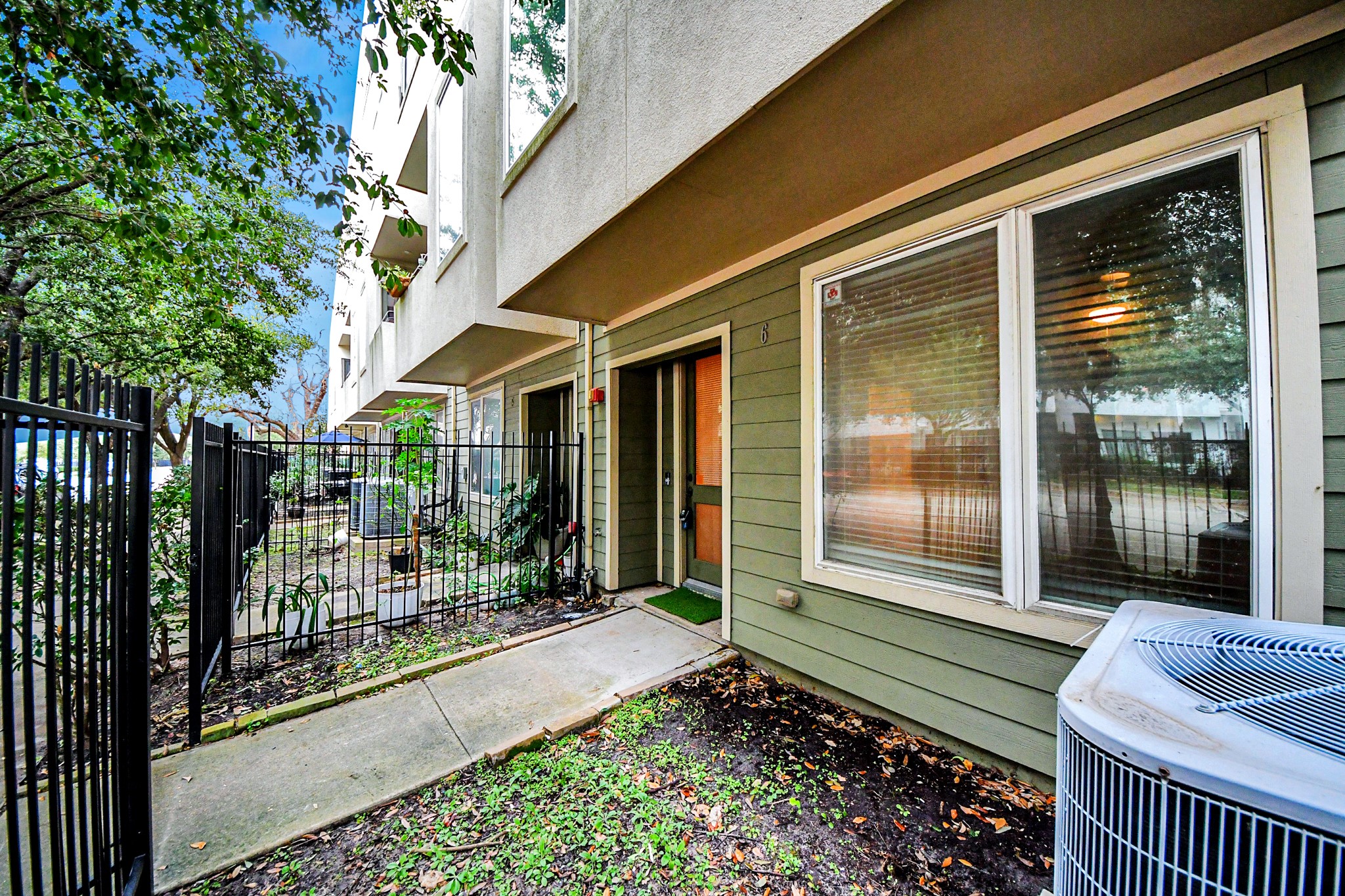 1403 Delano Street, Unit 6 Houston, TX 77003 - Photo 37 of 46 a house view with a garden space