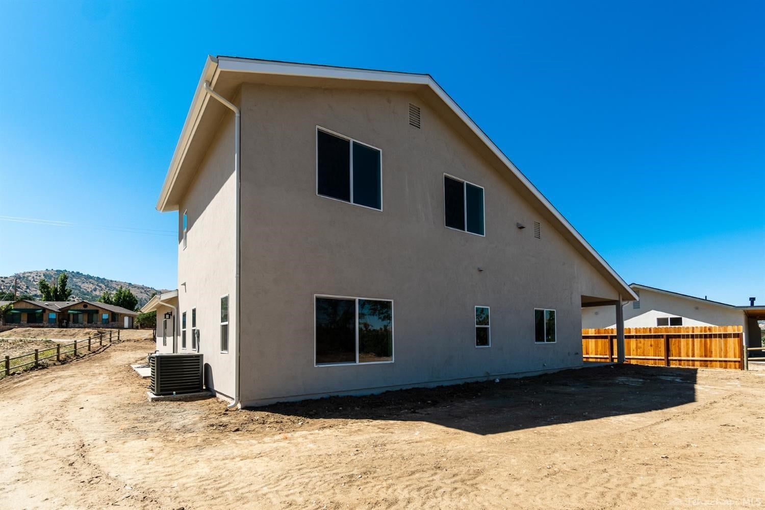 20920 Ridgeway Drive Tehachapi, CA 93561 - Photo 2 of 13 Gallery Image 2
