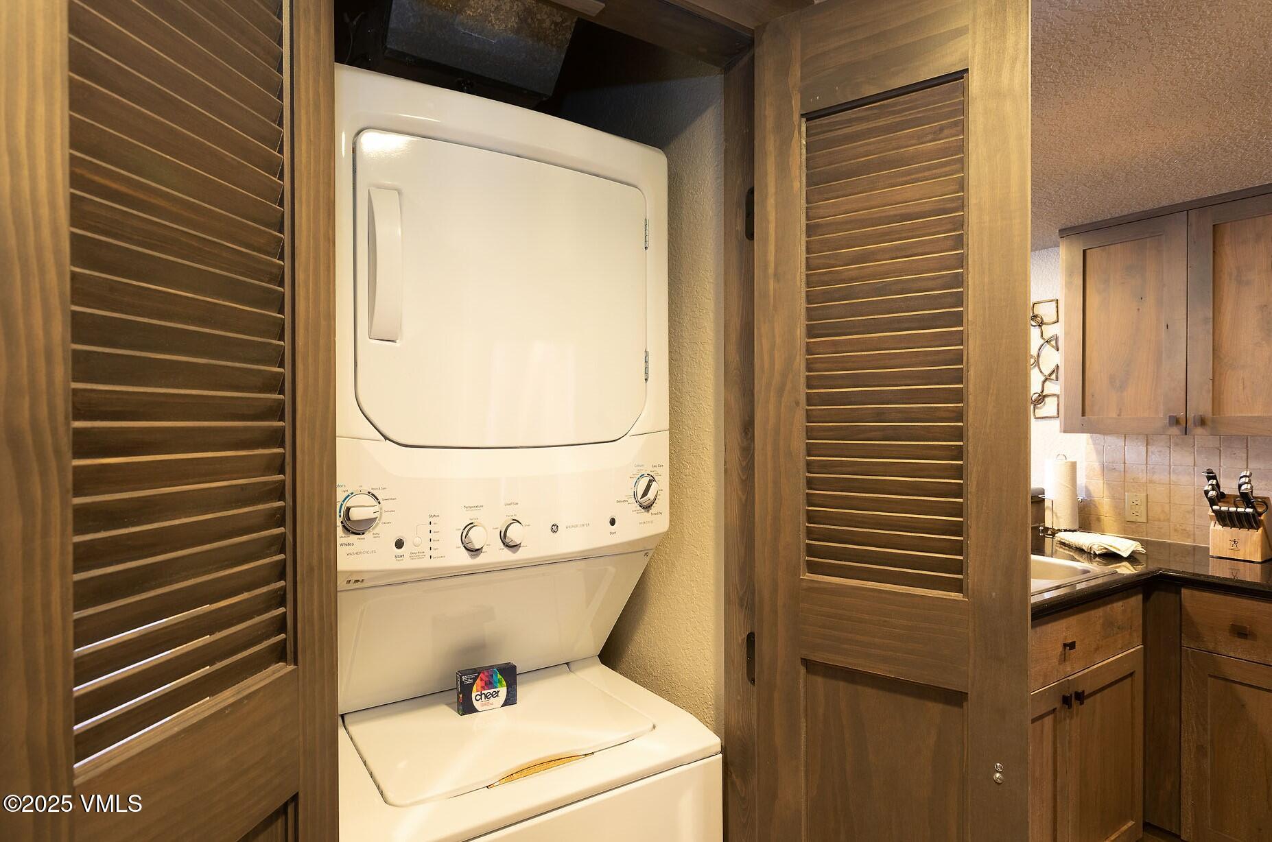 210 Offerson Road, Unit R317 WEEK 4 Beaver Creek, CO 81620 - Photo 8 of 29 a bathroom with a toilet and a shower