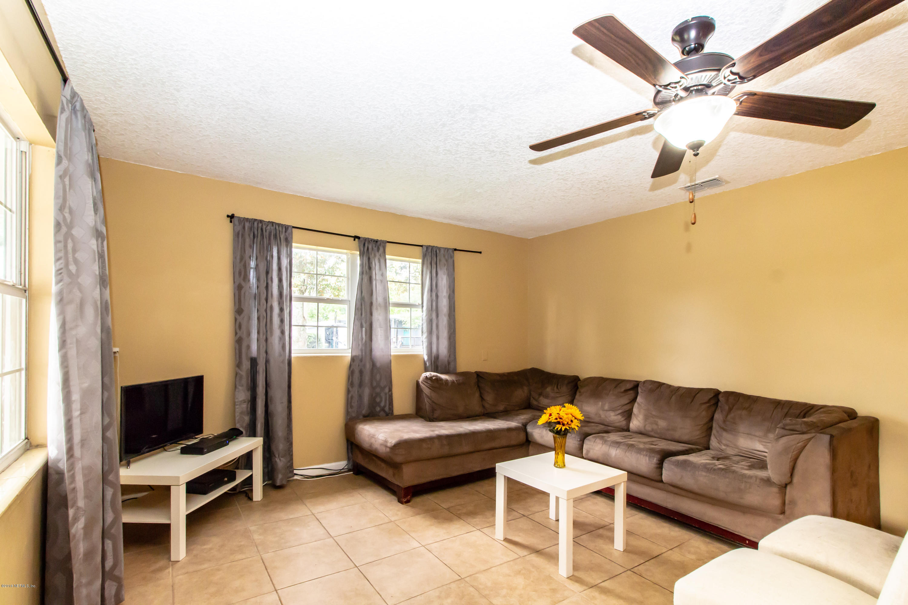 7103 Waikiki Road Jacksonville, FL 32216 - Photo 8 of 21 Living Room View 2
