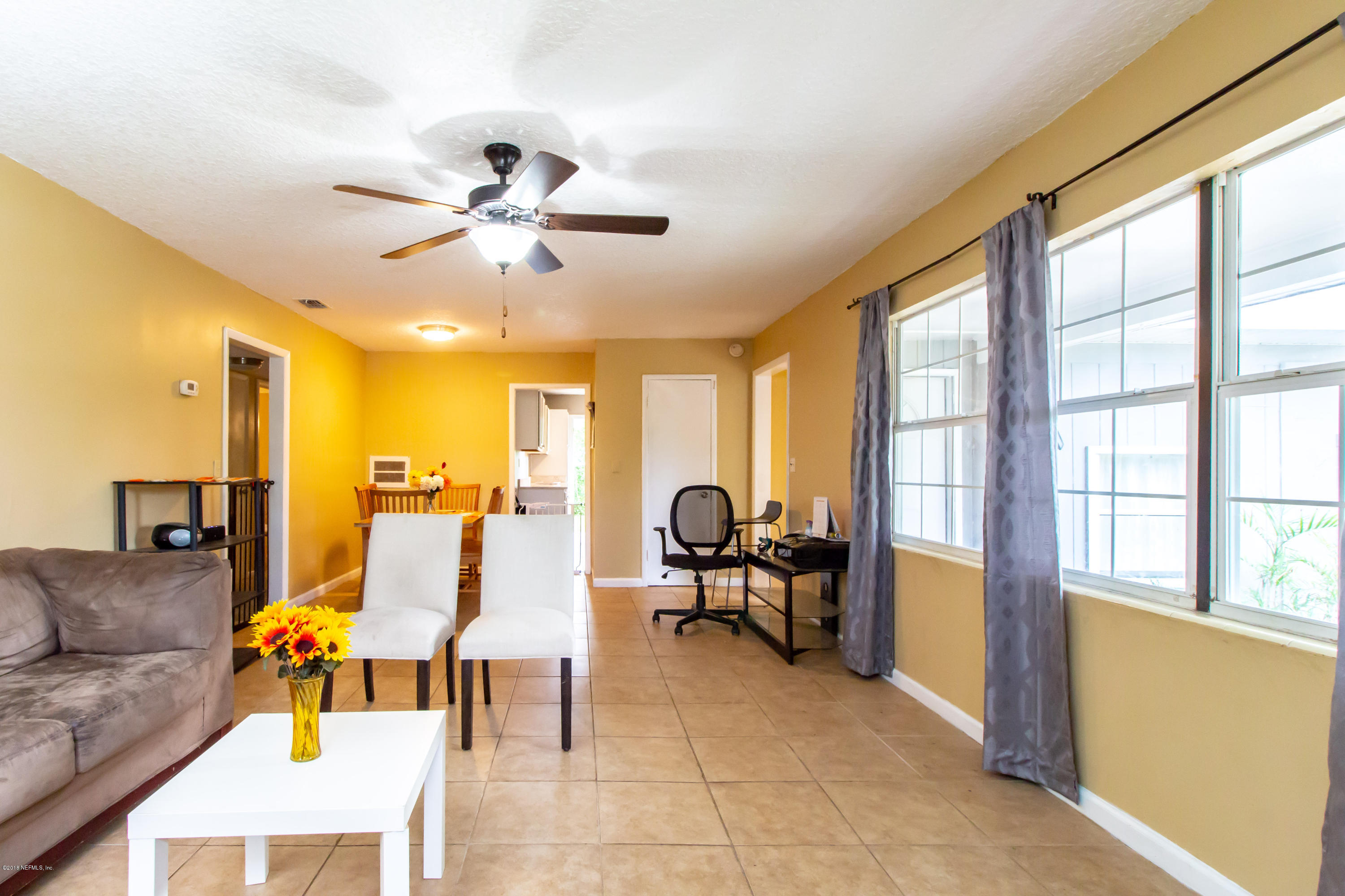7103 Waikiki Road Jacksonville, FL 32216 - Photo 9 of 21 Living Room View 3