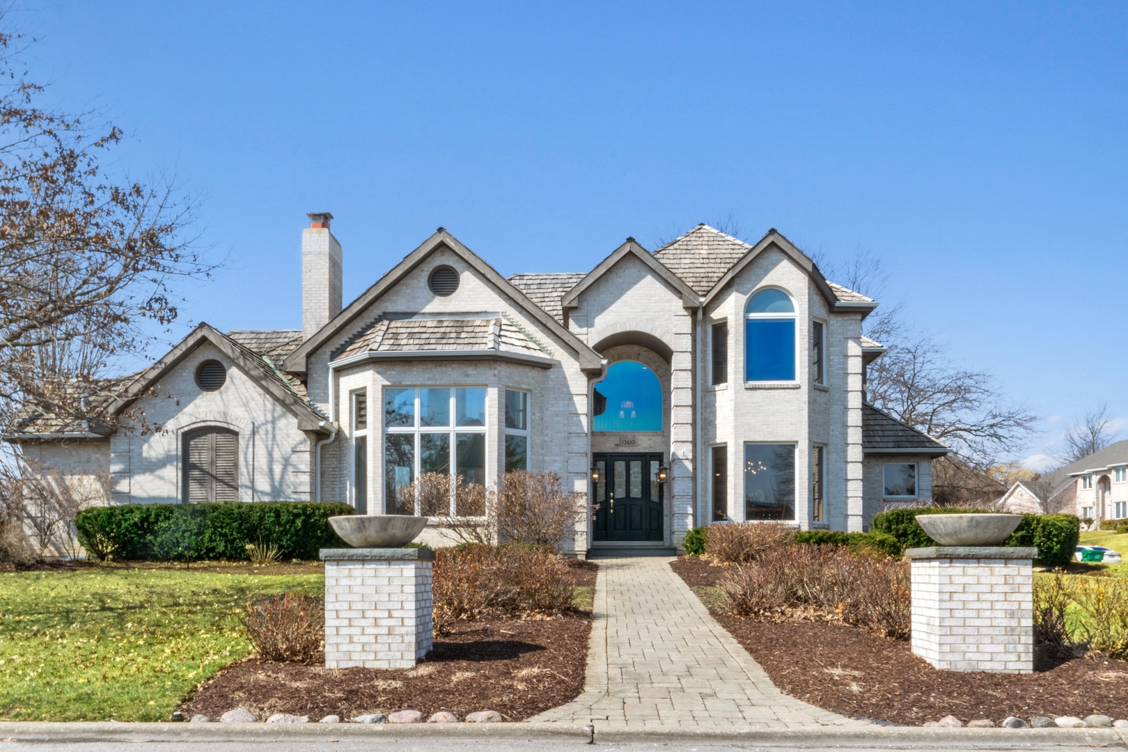13610 South Kickapoo Trail Homer Glen, IL 60491 - Photo 1 of 37 a front view of a house with garden
