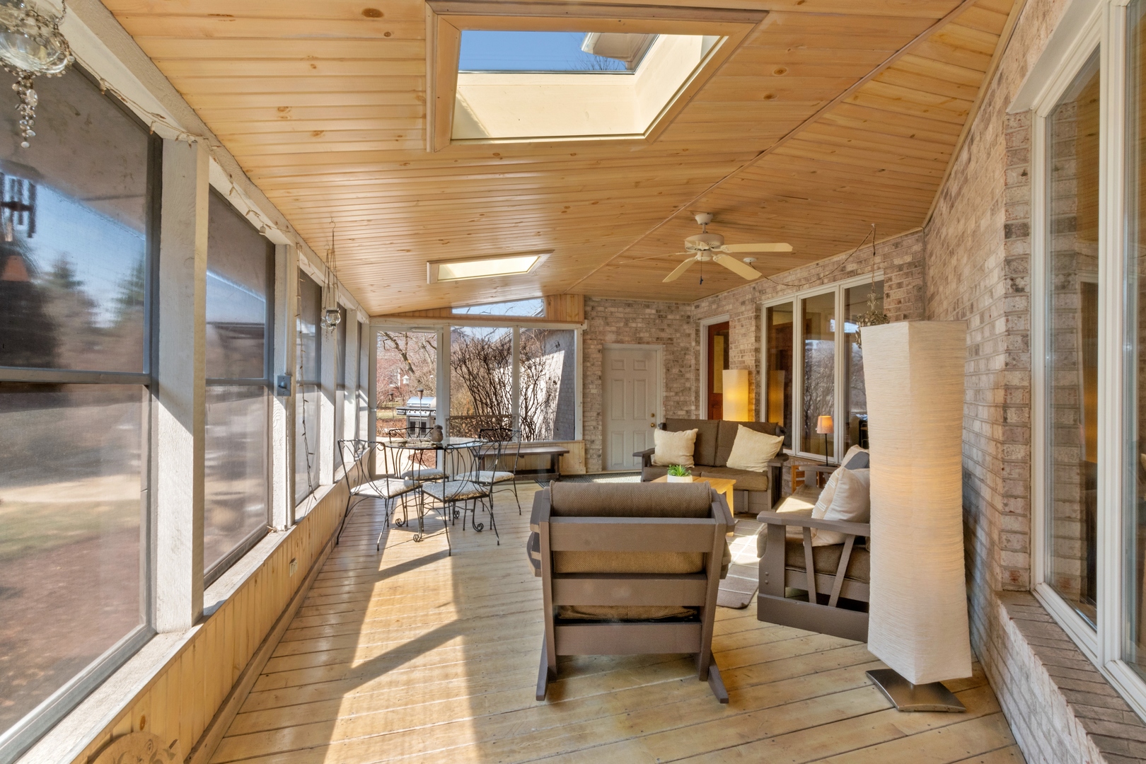 13610 South Kickapoo Trail Homer Glen, IL 60491 - Photo 26 of 37 a lobby with furniture and a potted plant