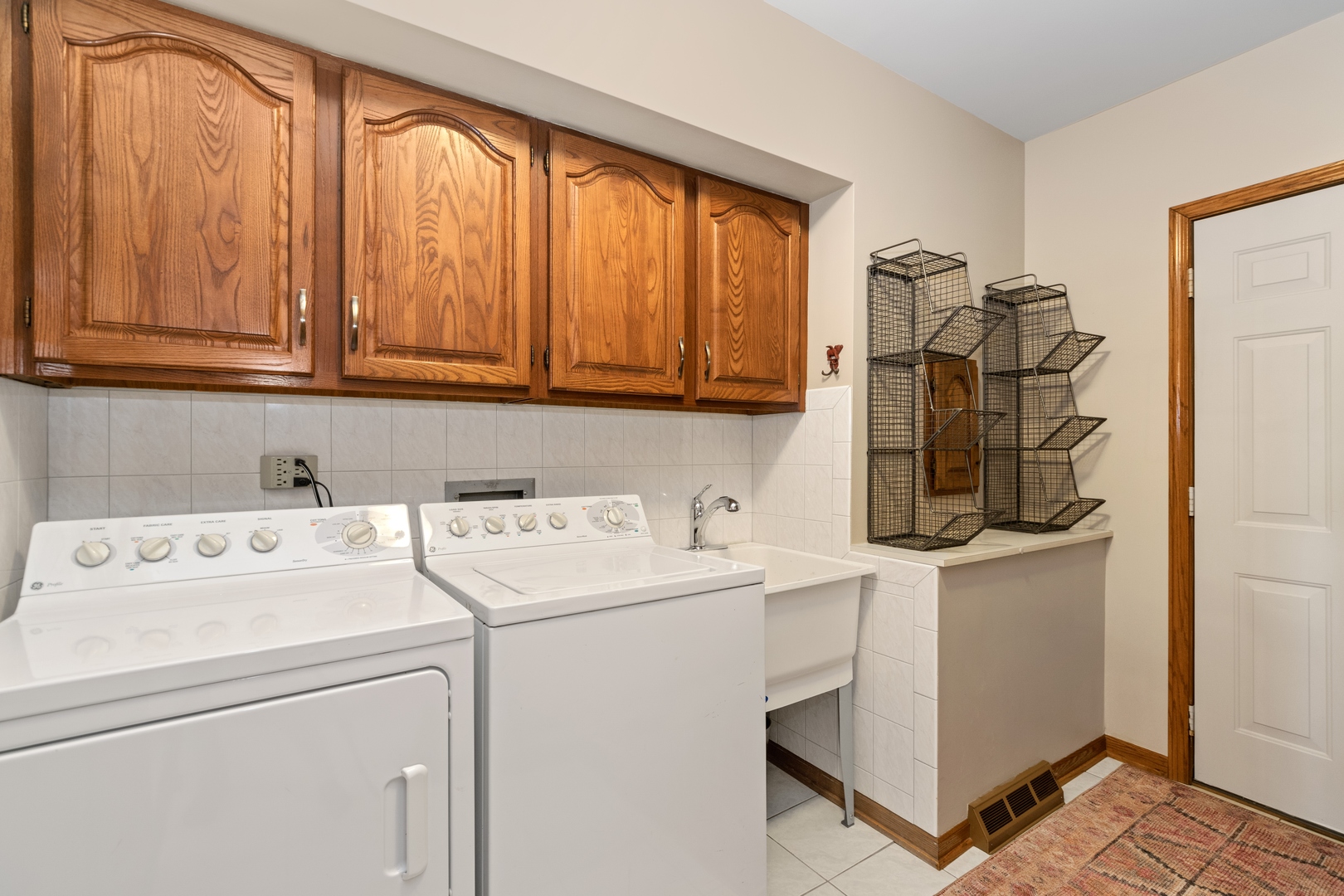 13610 South Kickapoo Trail Homer Glen, IL 60491 - Photo 35 of 37 a utility room with dryer and washer