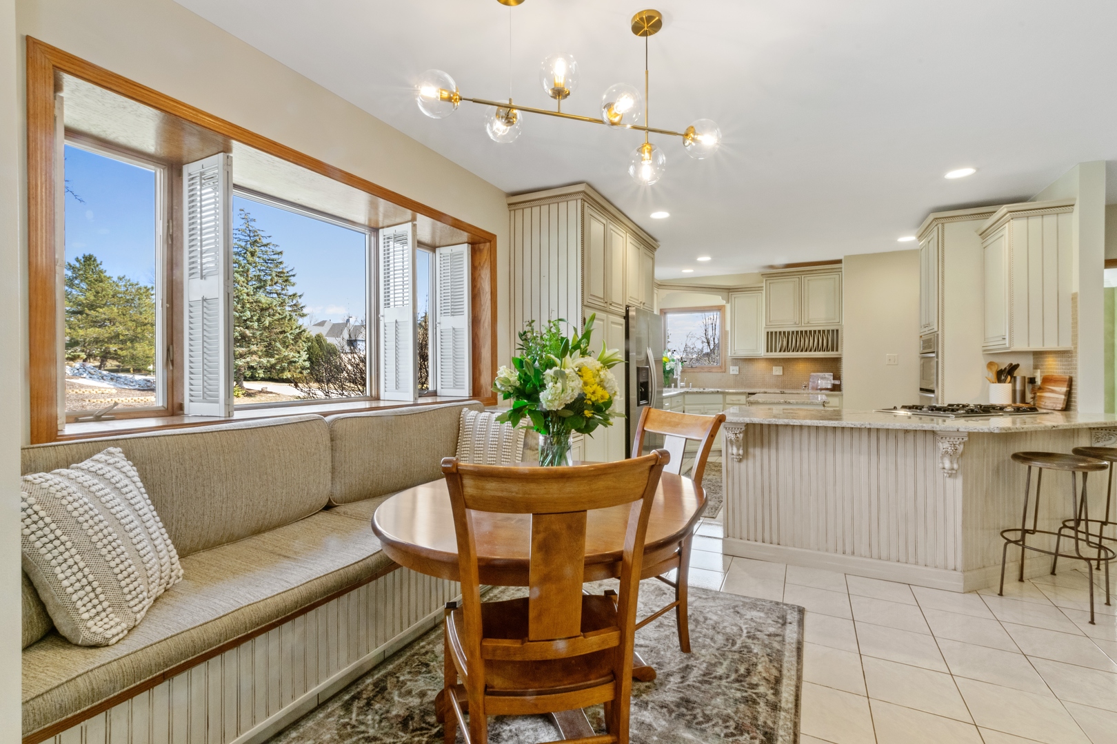 13610 South Kickapoo Trail Homer Glen, IL 60491 - Photo 5 of 37 a living room with furniture and a large window