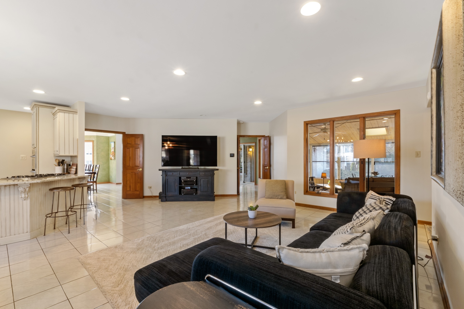 13610 South Kickapoo Trail Homer Glen, IL 60491 - Photo 8 of 37 a living room with furniture and a large window