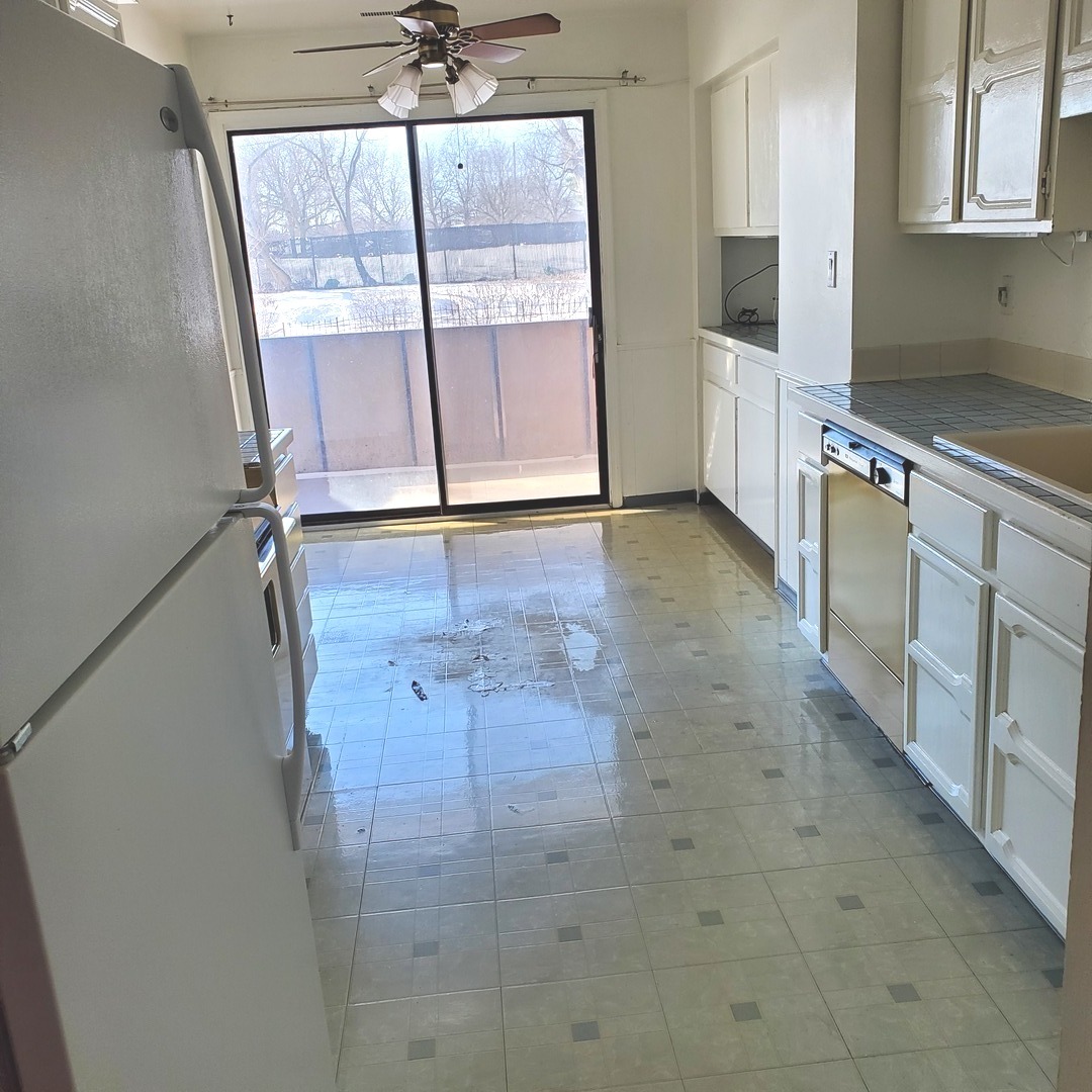 9242 Gross Point Road, Unit 107 Skokie, IL 60077 - Photo 4 of 14