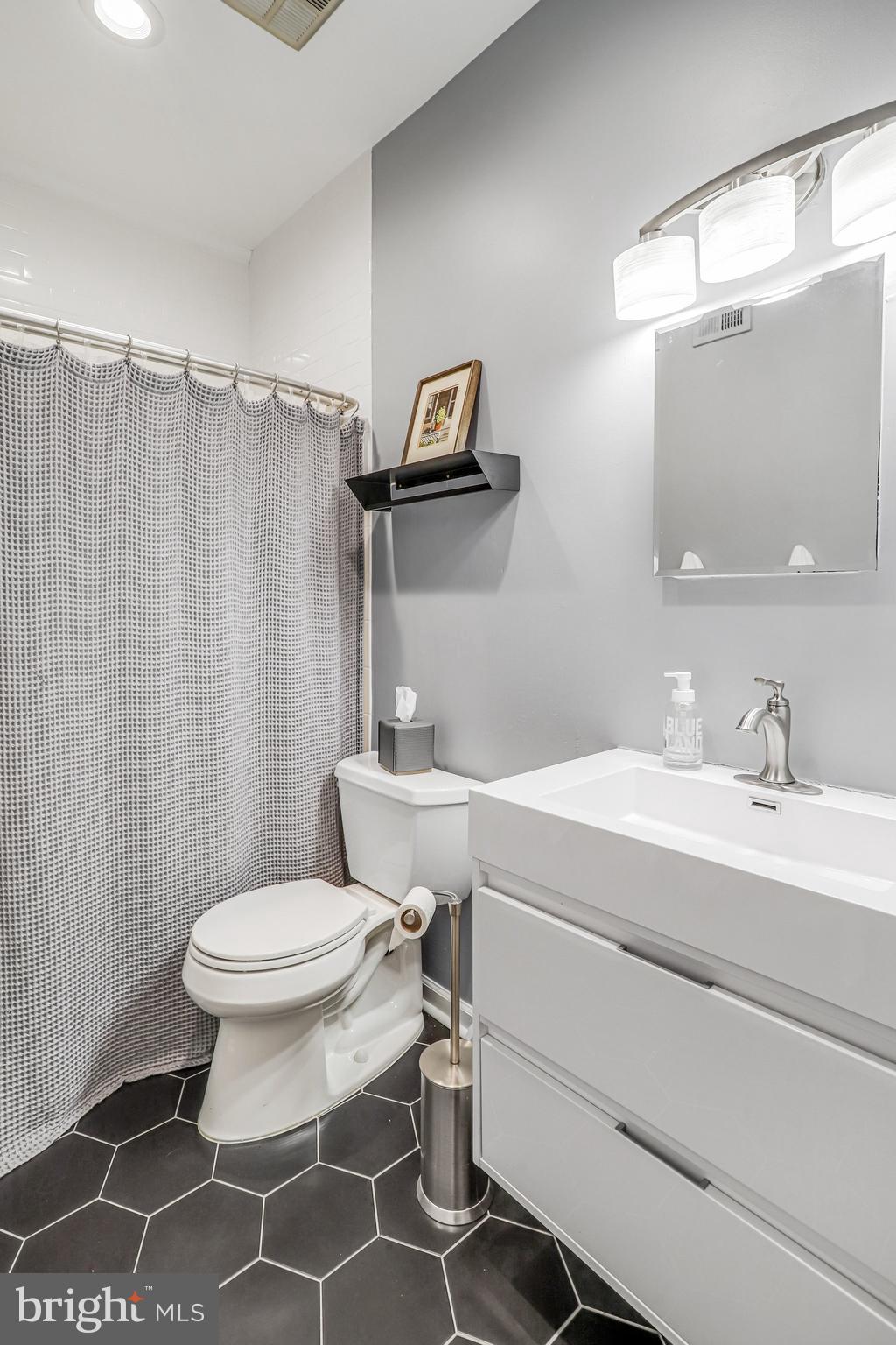 212 3rd Street Northeast, Unit A Washington, DC 20002 - Photo 13 of 20 Great Bathroom with Cute Tile
