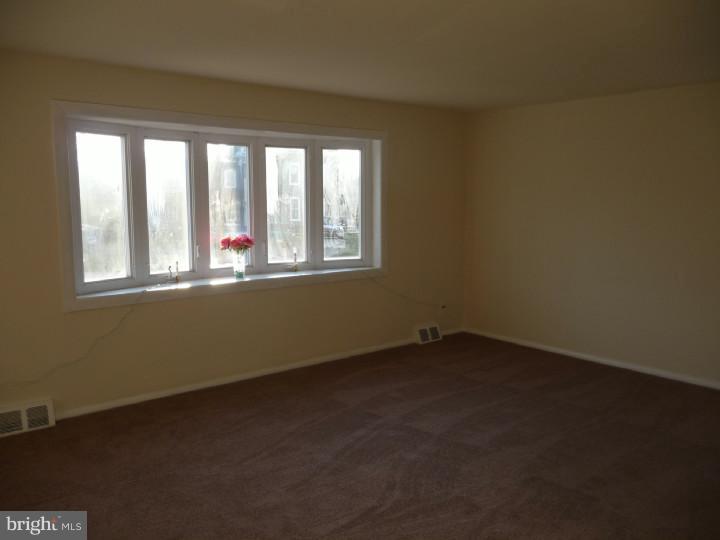 5 Hetzel Road Ridley Park, PA 19078 - Photo 2 of 23 Living Room