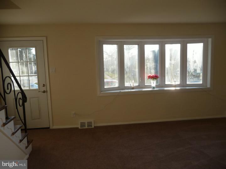 5 Hetzel Road Ridley Park, PA 19078 - Photo 3 of 23 Living Room
