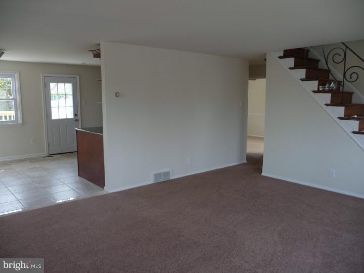 5 Hetzel Road Ridley Park, PA 19078 - Photo 4 of 23 Living Room