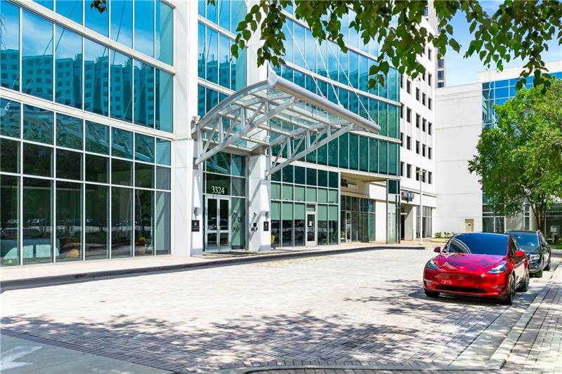 3324 Peachtree Road Northeast, Unit 1419 Atlanta, GA 30326 - Photo 40 of 43 a view of a brick building with a yard