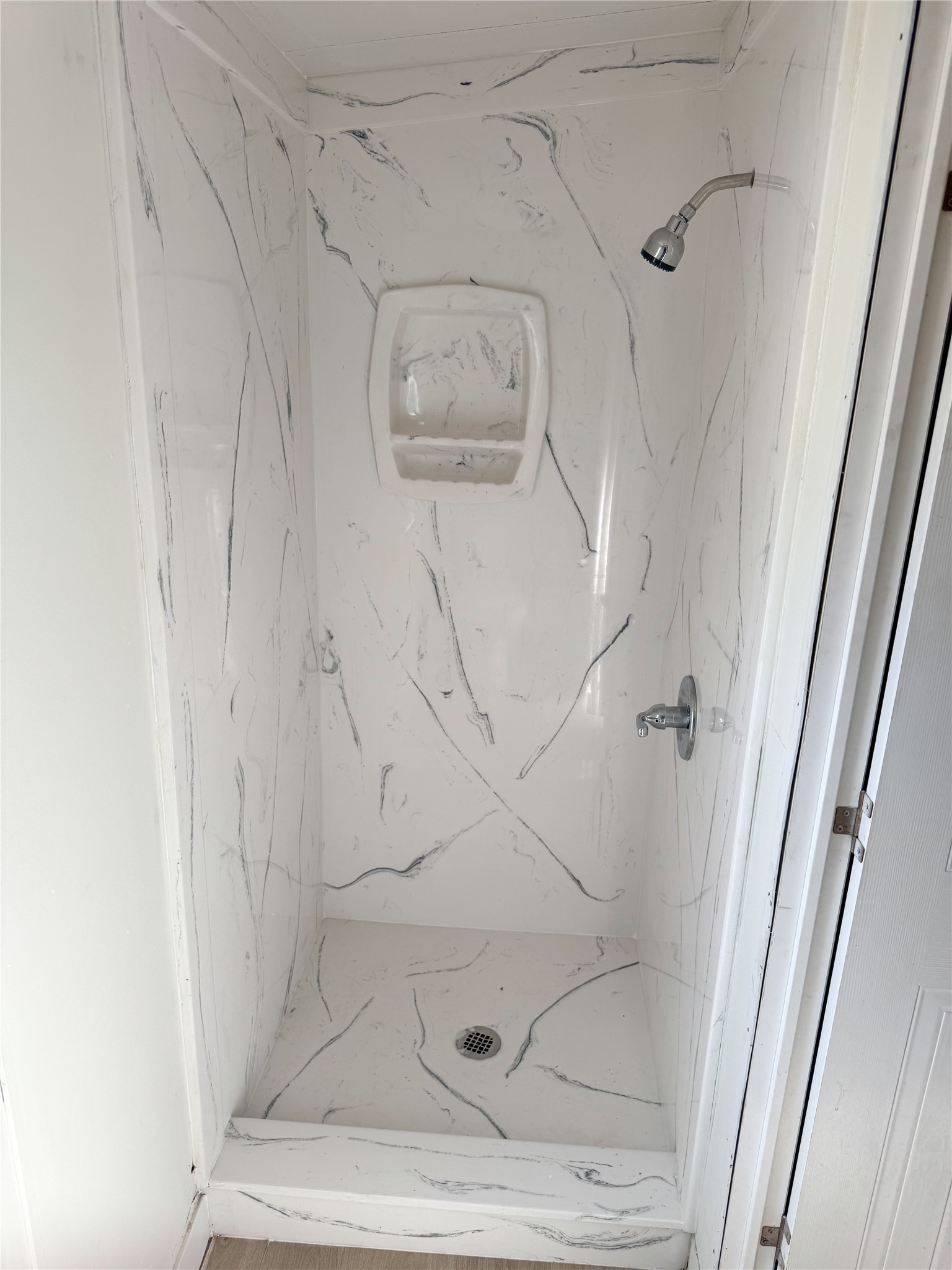 39 County Road 3478 Cleveland, TX 77327 - Photo 15 of 20 Primary shower