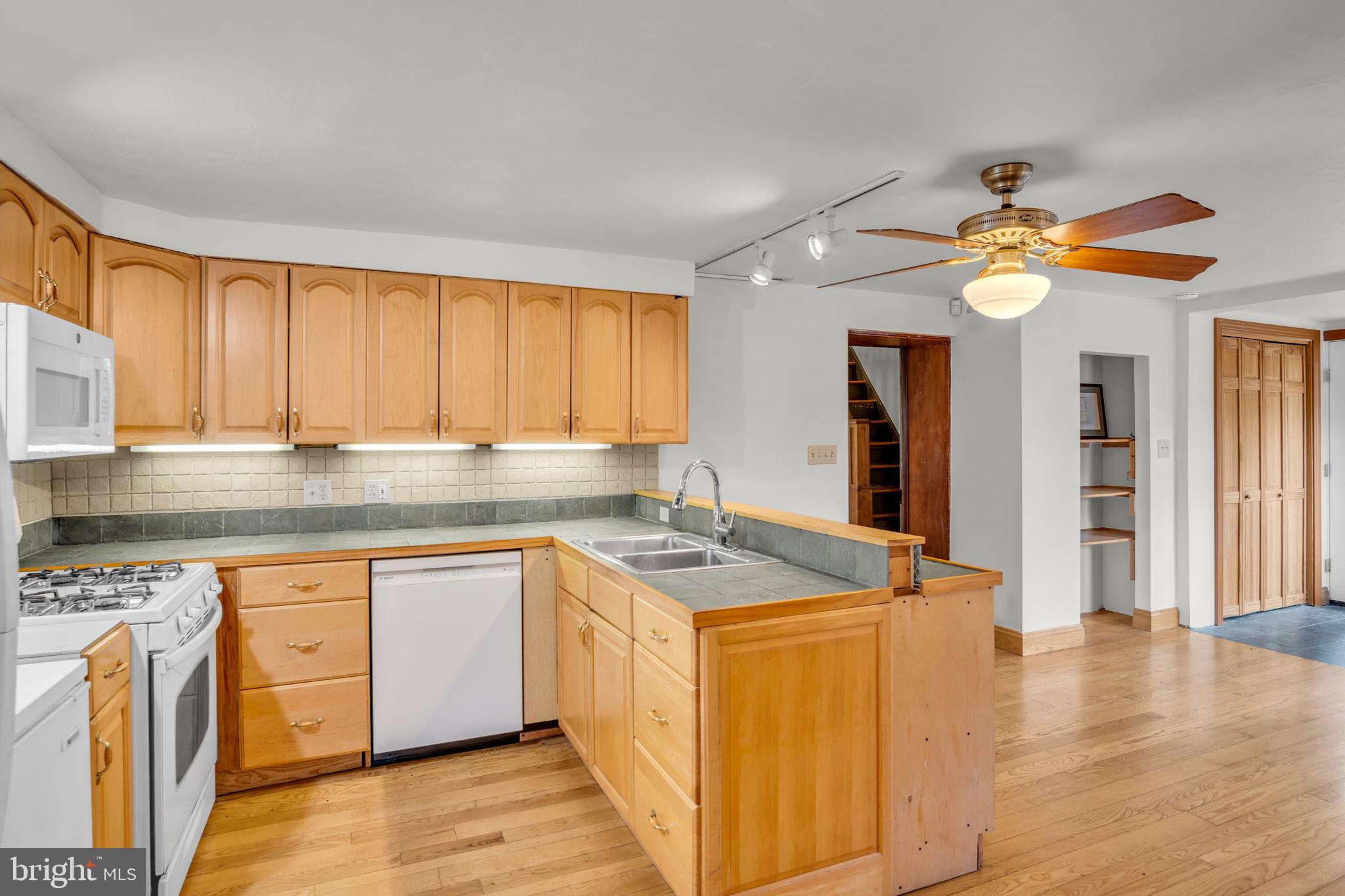 525 Andersontown Road Dover, PA 17315 - Photo 12 of 56 Kitchen