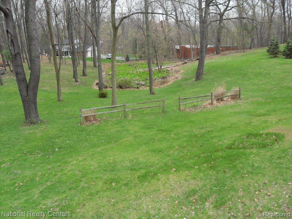 1544 Avon Circle West Rochester, MI 48309 - Photo 23 of 25 SDC11994