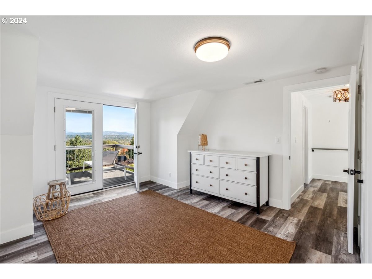 4412 Southwest Hamilton Terrace Portland, OR 97239 - Photo 10 of 26 Gallery Image 10